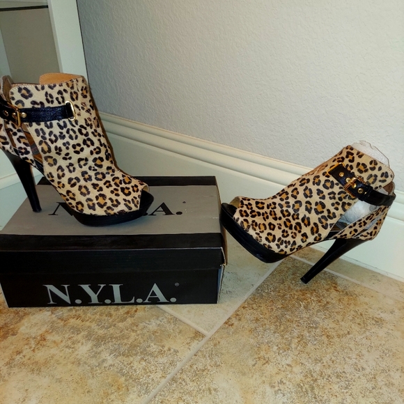 NYLA BOOTS w/peep toe - Picture 1 of 5